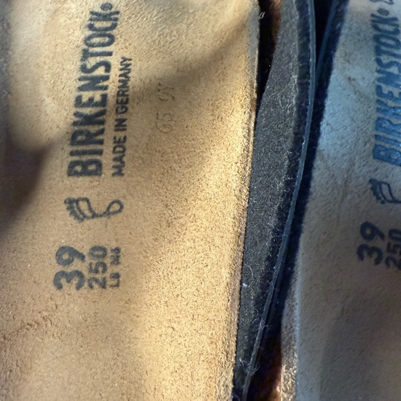 Birkenstock Gizeh Sandals in Black and Tan - Picture 5 of 9